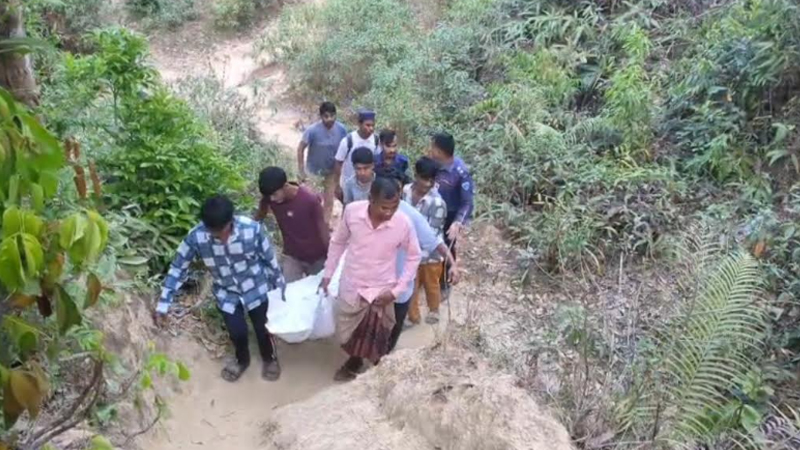 রামুর রাবার বাগানে অটোচালকের মরদেহ